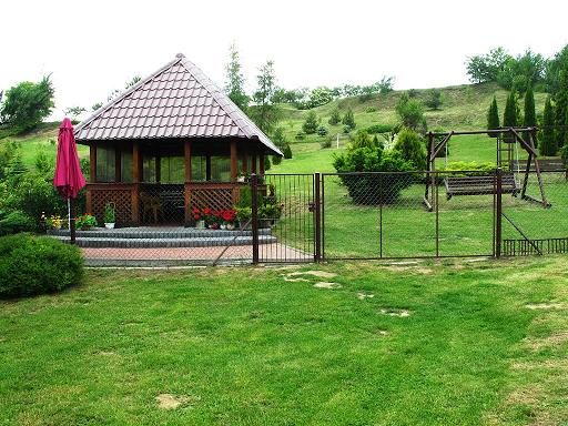 Działka za domem, ogród, altanka, grill, huśtawka