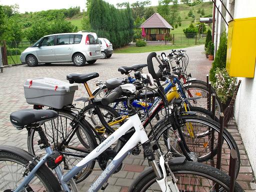 Widok na parking i ogród